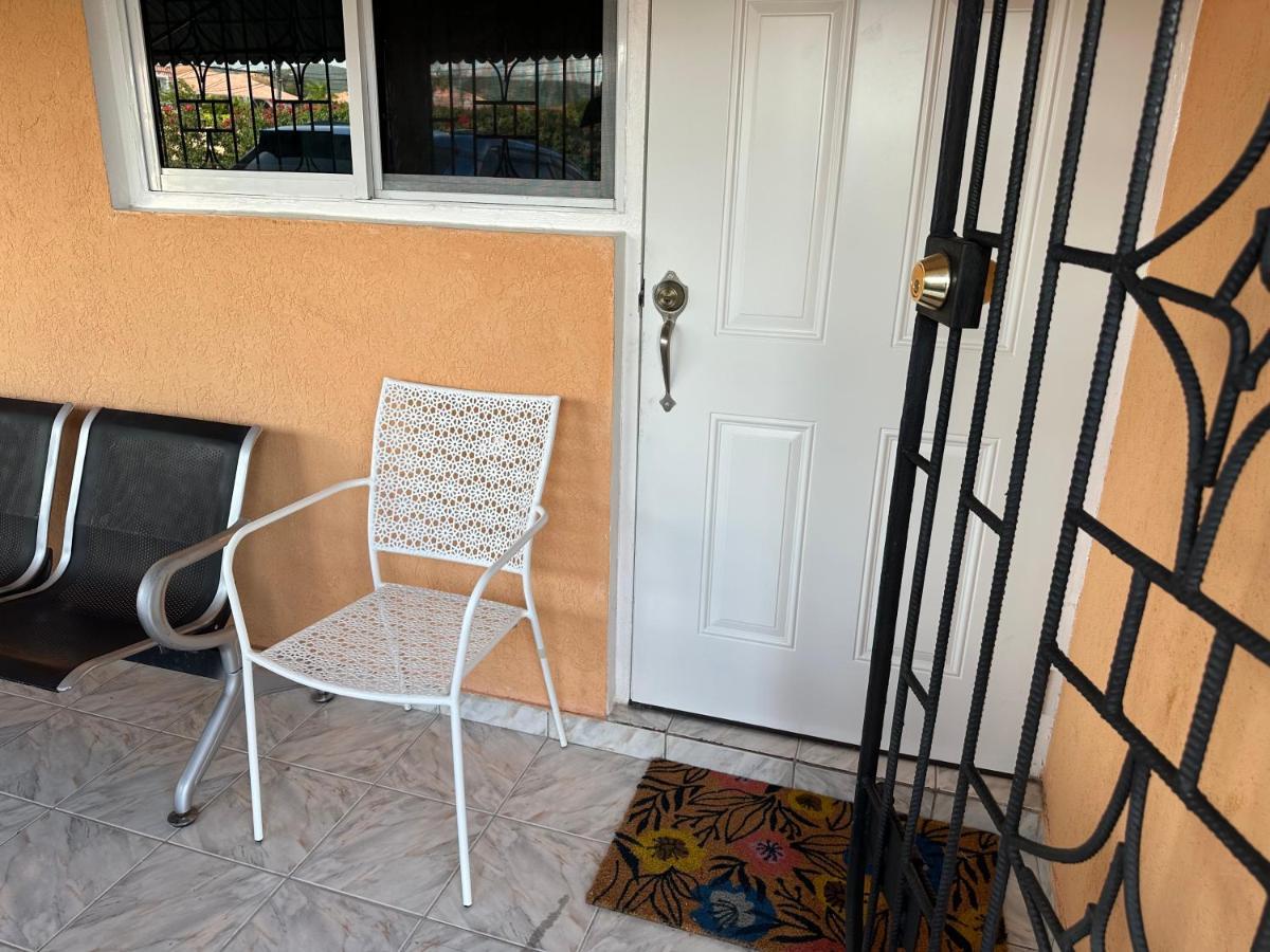 Remarkable 1-Bed Apartment In Montego Bay Exterior foto